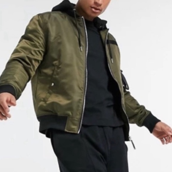 GUESS Men’s Bomber Jacket w/ detachable hood, quilted inside, inside pocket,EUC - Picture 2 of 16